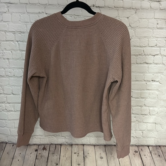 Old Navy Pink Mauve Waffle Knit Long Sleeve Half Button Top - Picture 4 of 4